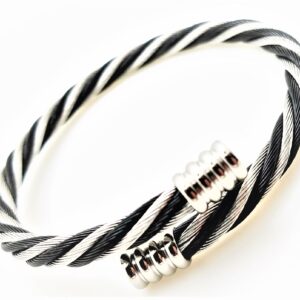 Stylish cable bracelet with silver details