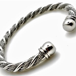 Silver twisted bracelet with polished ends