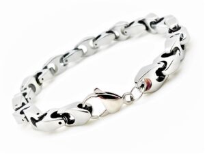Stylish men's silver bracelet