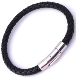 Elegant braided bracelet design
